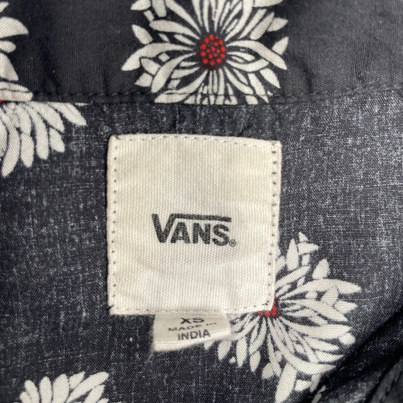 Vans - Woven Cropped Button Up Shirt - Black Floral - Size XS - Picture 8 of 8